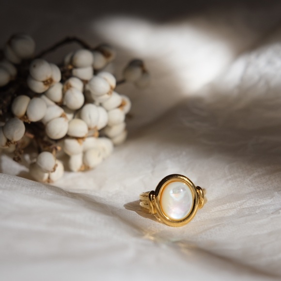 18K Gold Plated Mother of pearl tag Ring - Picture 7 of 9